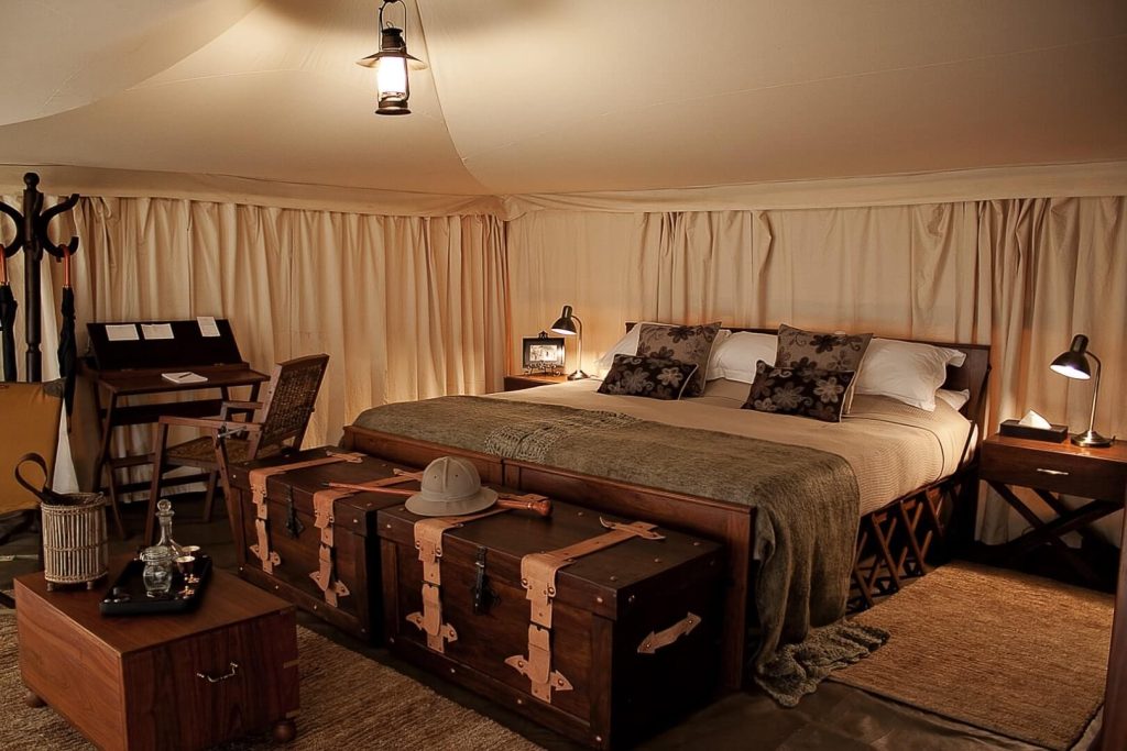 SerengetiPioneer - Tent Interior Szenisch Africa Safaris & Expeditions