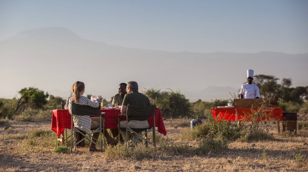 Tortilis Camp - activities - bush breakfast (c)Silverless Szenisch Africa Safaris & Expeditions