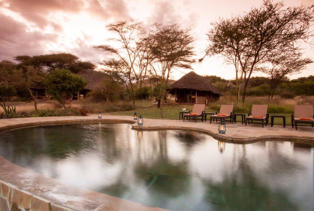 Tortilis Family Tent pool 1 Szenisch Africa Safaris & Expeditions